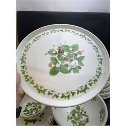 Portmeirion Summer Strawberry pattern tea and dinner service, including teapot, five dinner plates, covered sucrier etc  