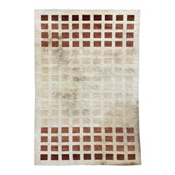 Contemporary camel ground woollen rug, decorated with gradient squares in shades of terracotta 