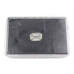 Loose emerald cut diamond stone, diamond 3.81 carat, colour L, clarity SI2, with World Gemological Institute report