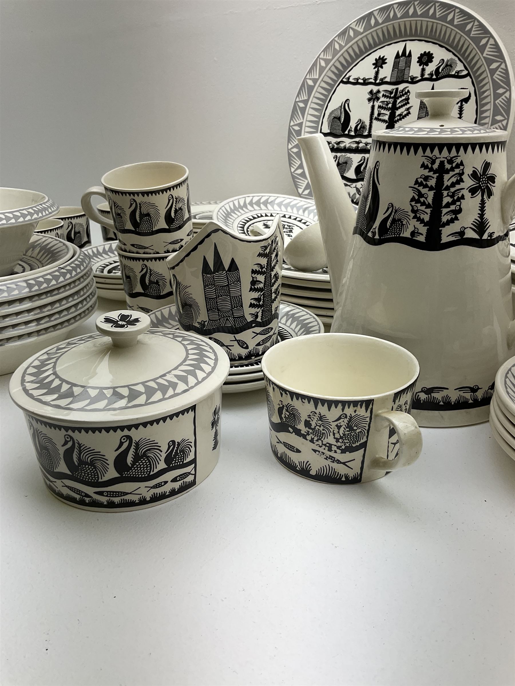 Scottie Wilson for Royal Worcester Wild Fowl pattern, part tea and dinner service, including teapot, milk jug, covered surier, nine cups and saucers, seven dinner plates etc (54)