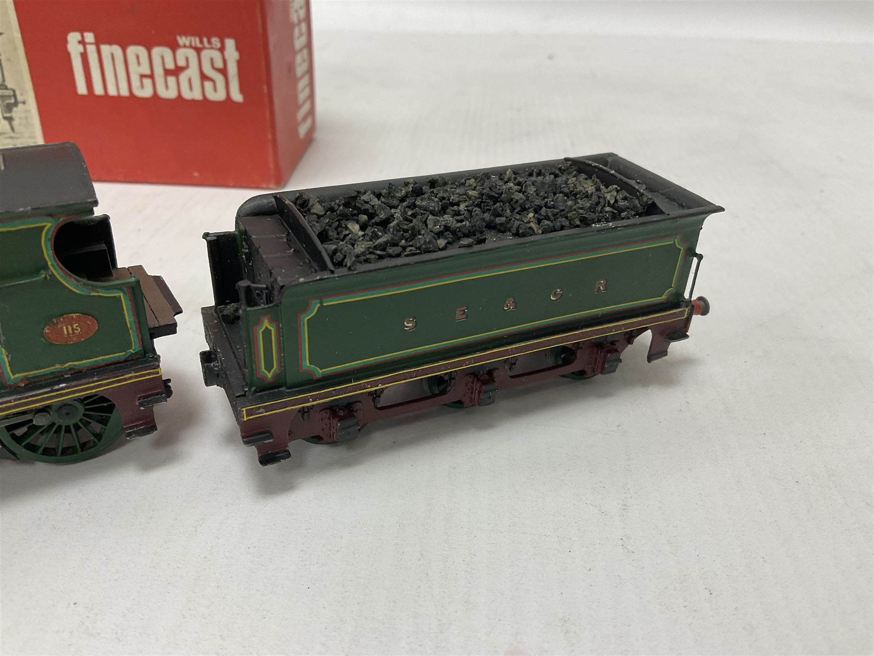 ‘00’ gauge - two kit built locomotive and tenders comprising SR Wainwright Class C 4-4-0 no.115 finished in SE&CR green; SR Wainwright Class D 4-4-0 no.31750 finished in BR black; both with Wills Finecast boxes (2) 