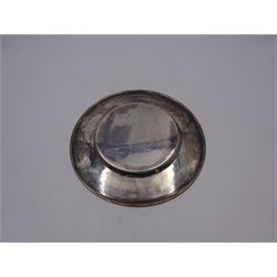 Victorian silver dish, of circular form with segmented border, hallmarked Henry Holland, London 1875, D18.5cm