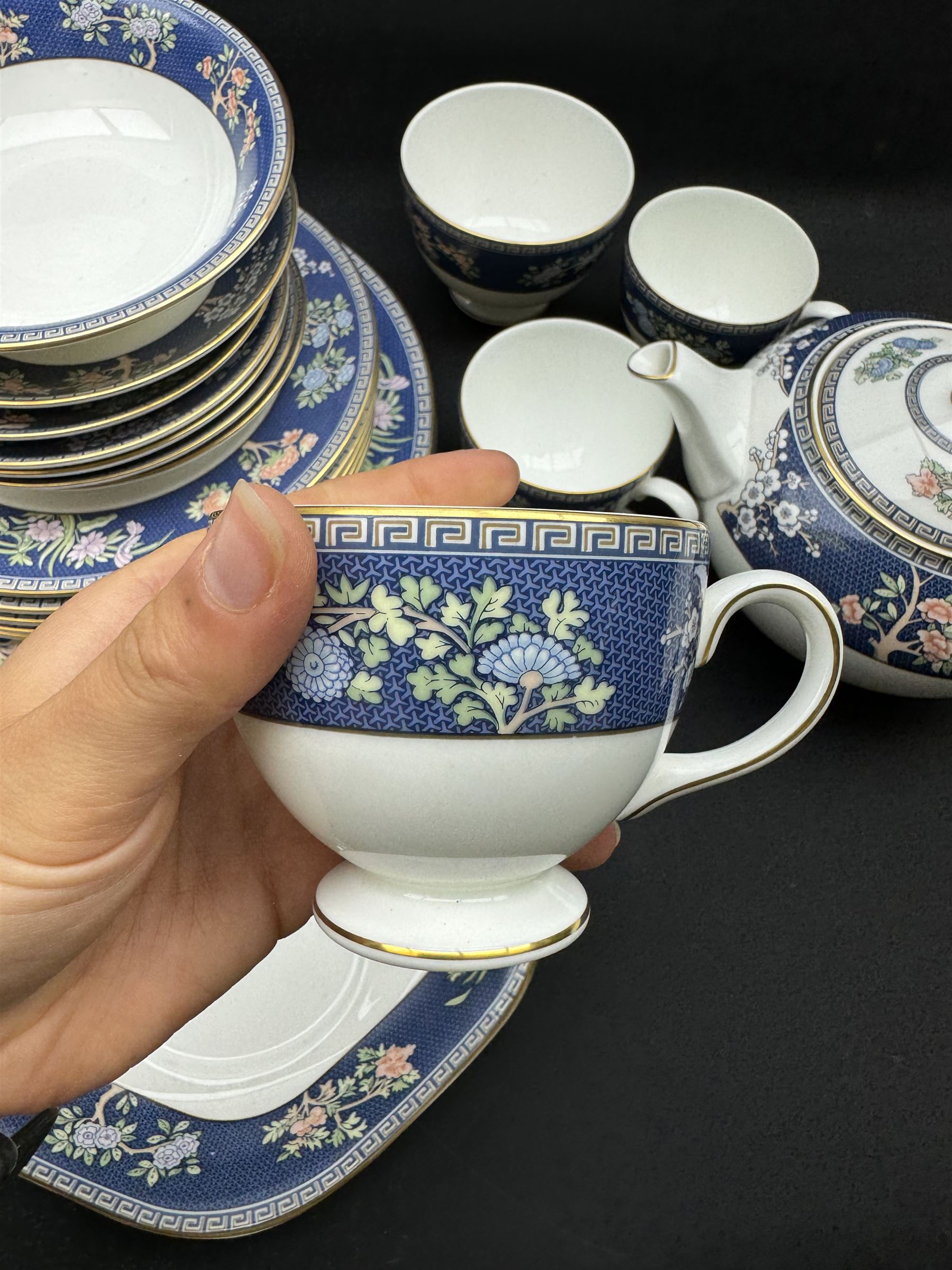 Wedgwood Blue Siam pattern tea and dinner service, including teapot, milk jug, open sucrier, six teacups and saucers, six dinner plates etc 