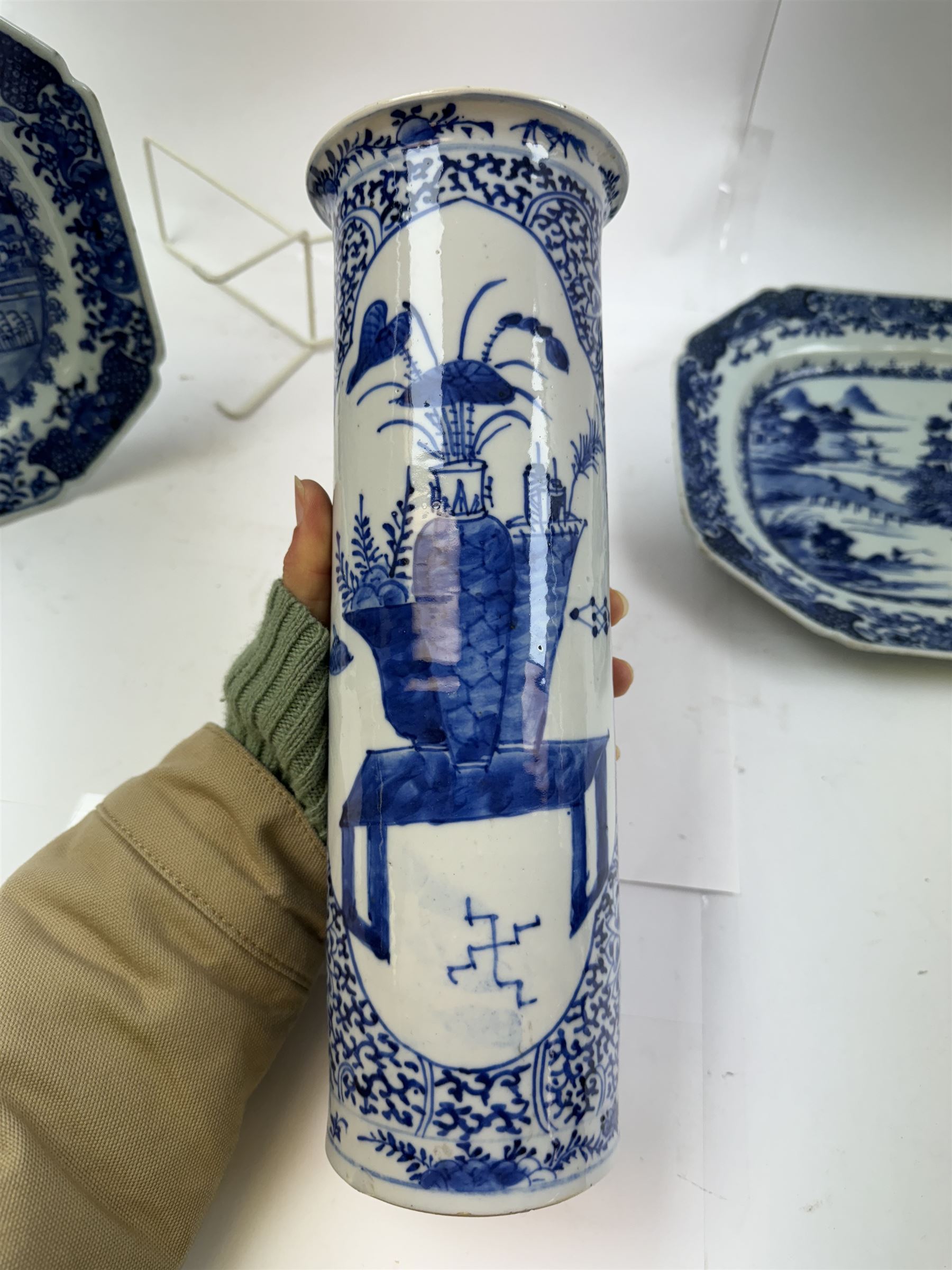 Chinese blue and white cylindrical vase and two blue and white meat plates, vase H30cm