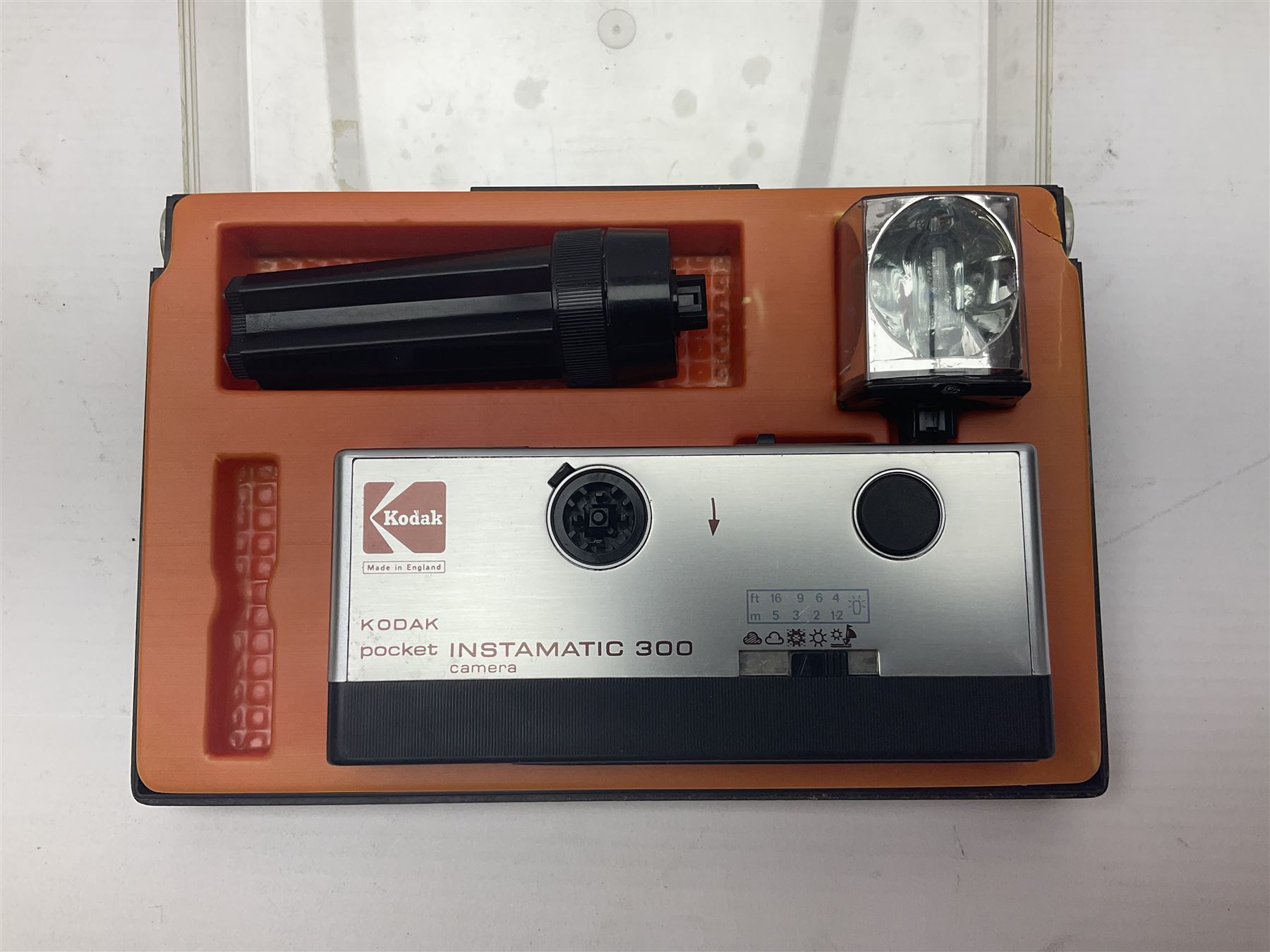 Polaroid SX-70 Land camera, with original packaging, together with Kodak pocket Instamatic 300, in original case  