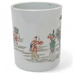 Chinese famille verte brush pot decorated with figures in an interior, rockwork etc H14cm