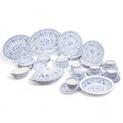 Minton Shalimar pattern dinner and tea service for six, including six additional tea plates