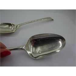 Pair of George III silver Hanoverian pattern spoons, maker's mark T.E, probably Thomas Evans, other elements of hallmarks indistinct