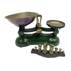 Metal dished kitchen scales H20cm, with a green base  and graduated weight set on stand. 