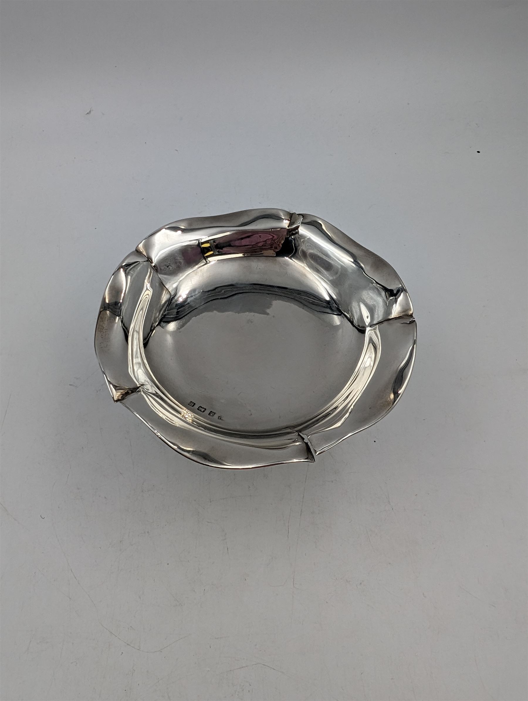 Silver bon bon dish, upon circular pedestal, hallmarked, H8cm