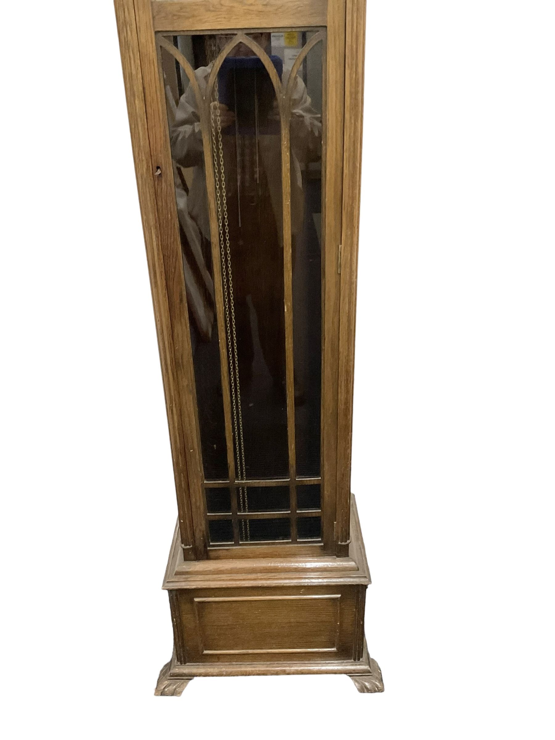 20th century granddaughter clock in an oak case.