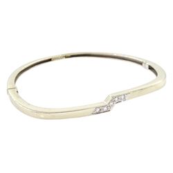 14ct gold five stone round brilliant cut diamond hinged bangle, stamped 585