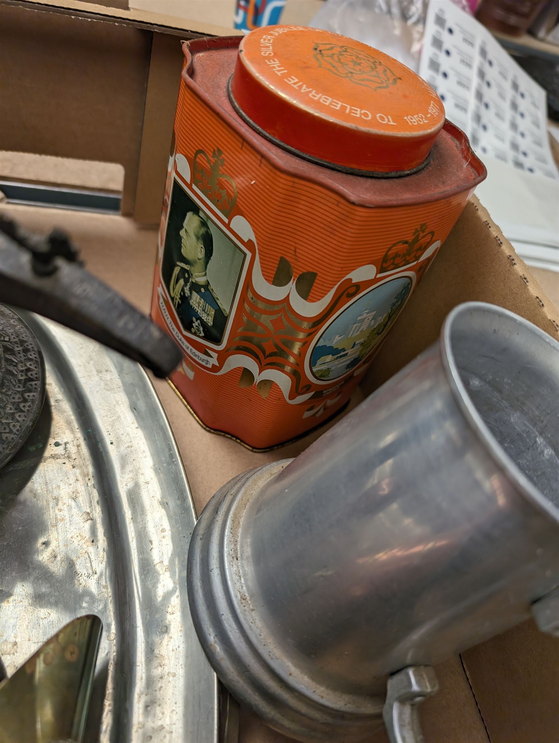 Metal ware including silver jubilee tin, pewter tankards, copper measuring cup, etc 