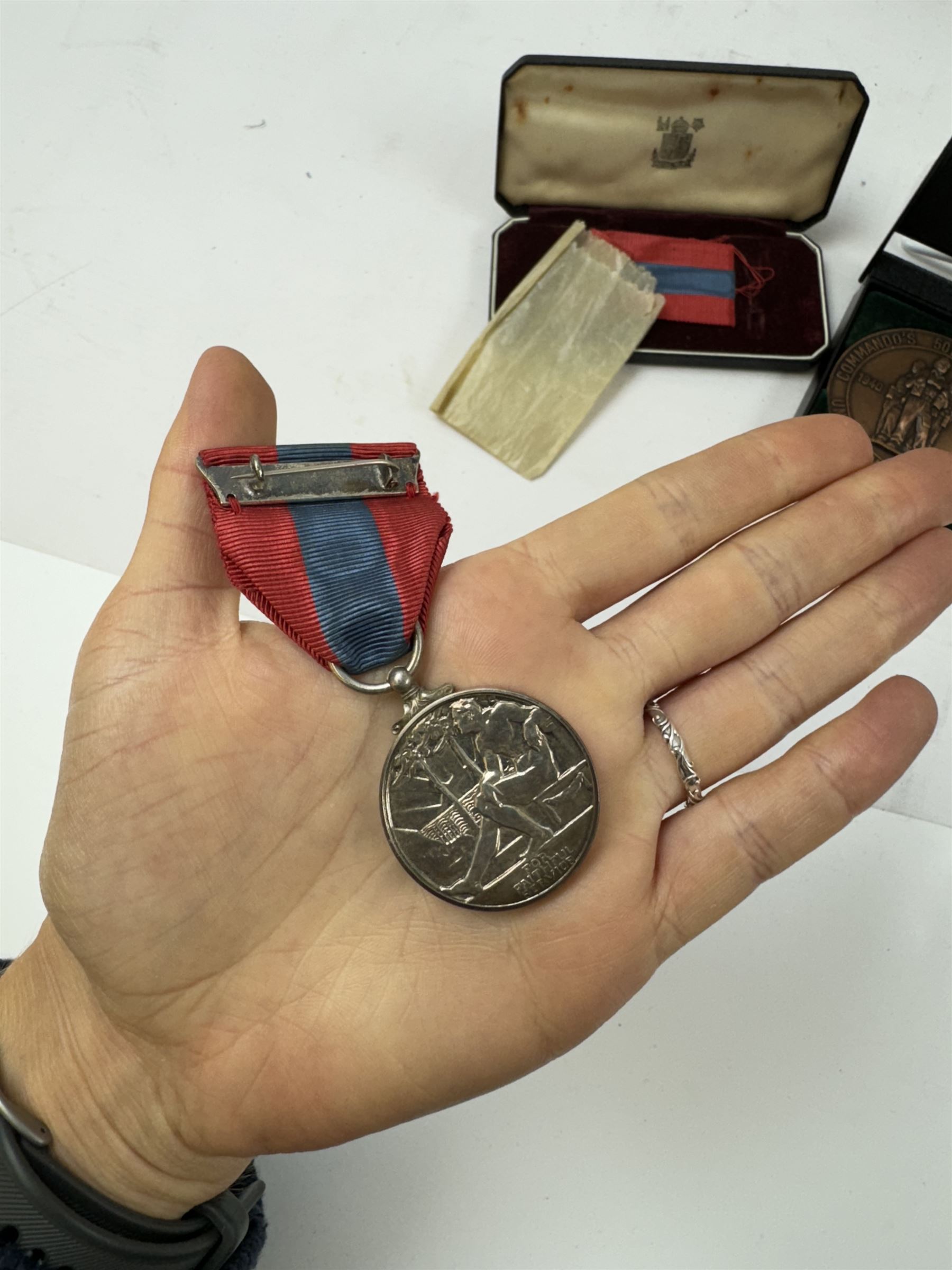 ERII military imperial service medal to William Francis James Furse, boxed with ribbons and a 1990 commando 50th anniversary medallion, boxed