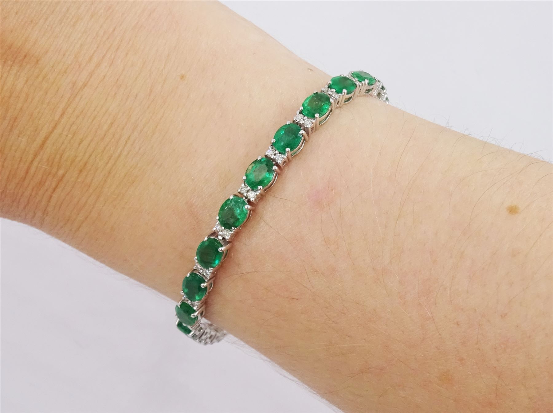 18ct white gold oval cut emerald and round brilliant cut diamond bracelet, stamped, total emerald weight 7.50 carat, diamond weight 0.46 carat