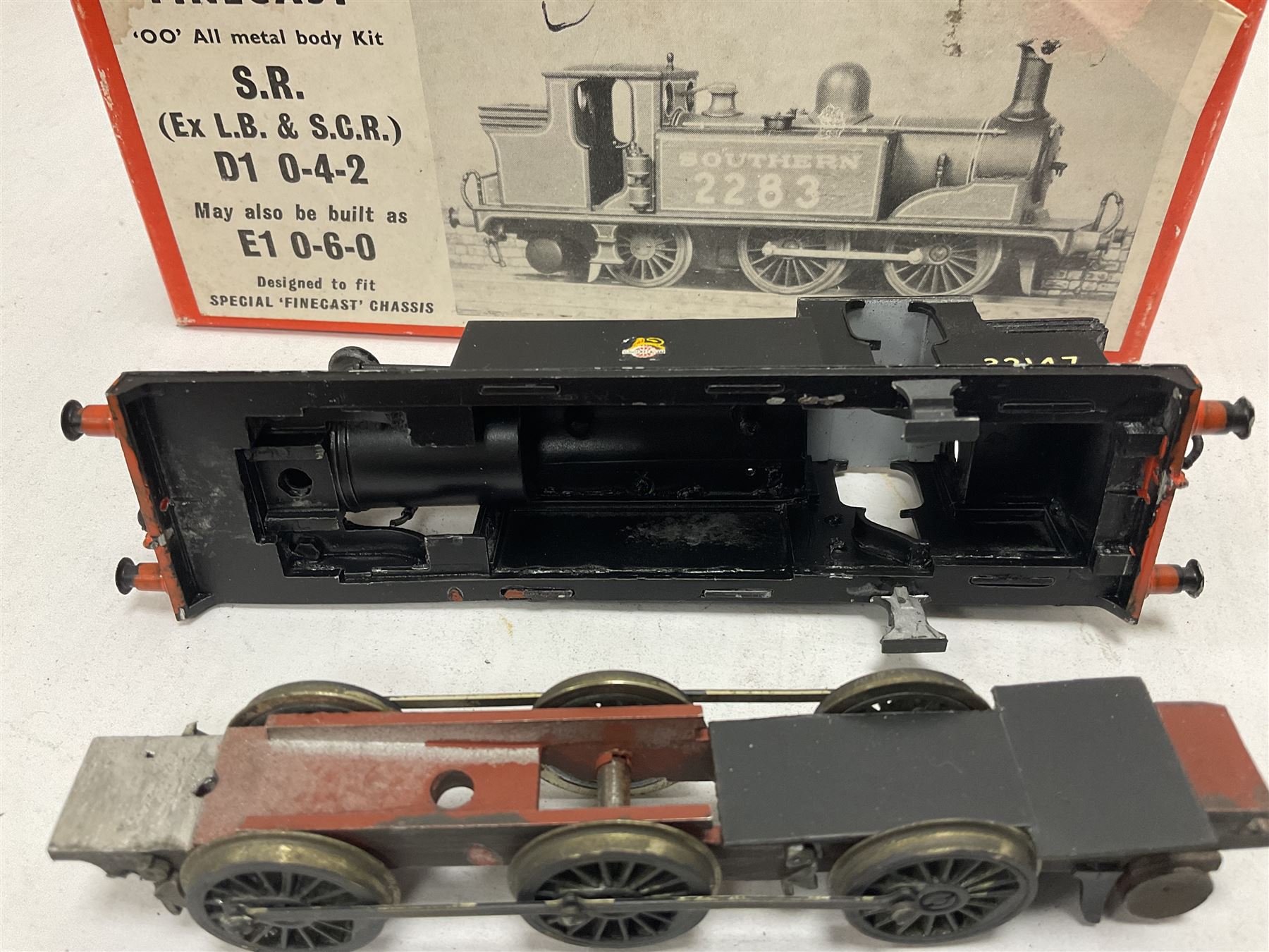 ‘00’ gauge - two kit built steam locomotives comprising Class E 4-4-0 no.31587 with tender in BR black, with South Eastern Finecast box; Class E1 Black Tanks 0-6-0T no.32147 in BR black, with Wills Finecast Box (2) 