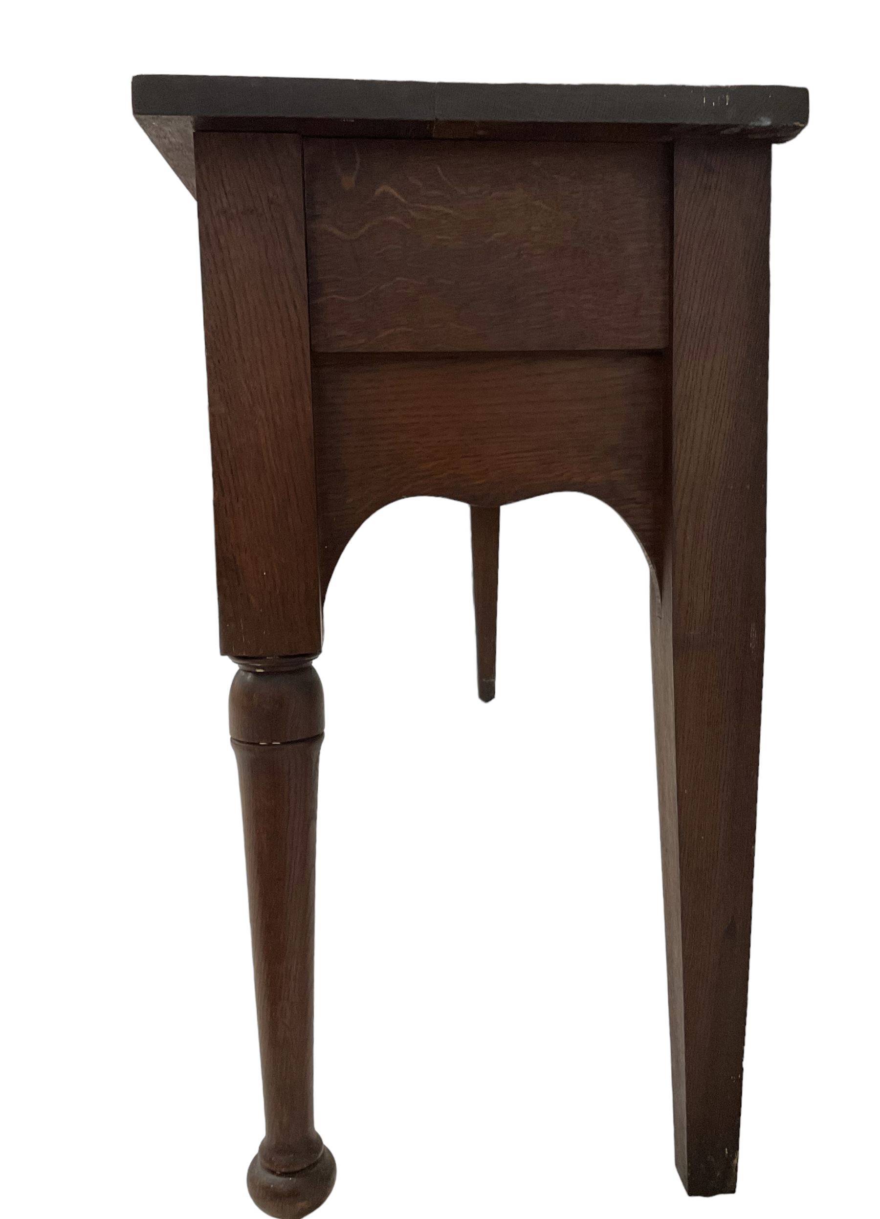 Early 20th century Georgian design oak dresser, projecting cornice with shaped apron over a three-tier plate rack with flanking fielded spice cupboards, the base fitted with three drawers, on turned supports