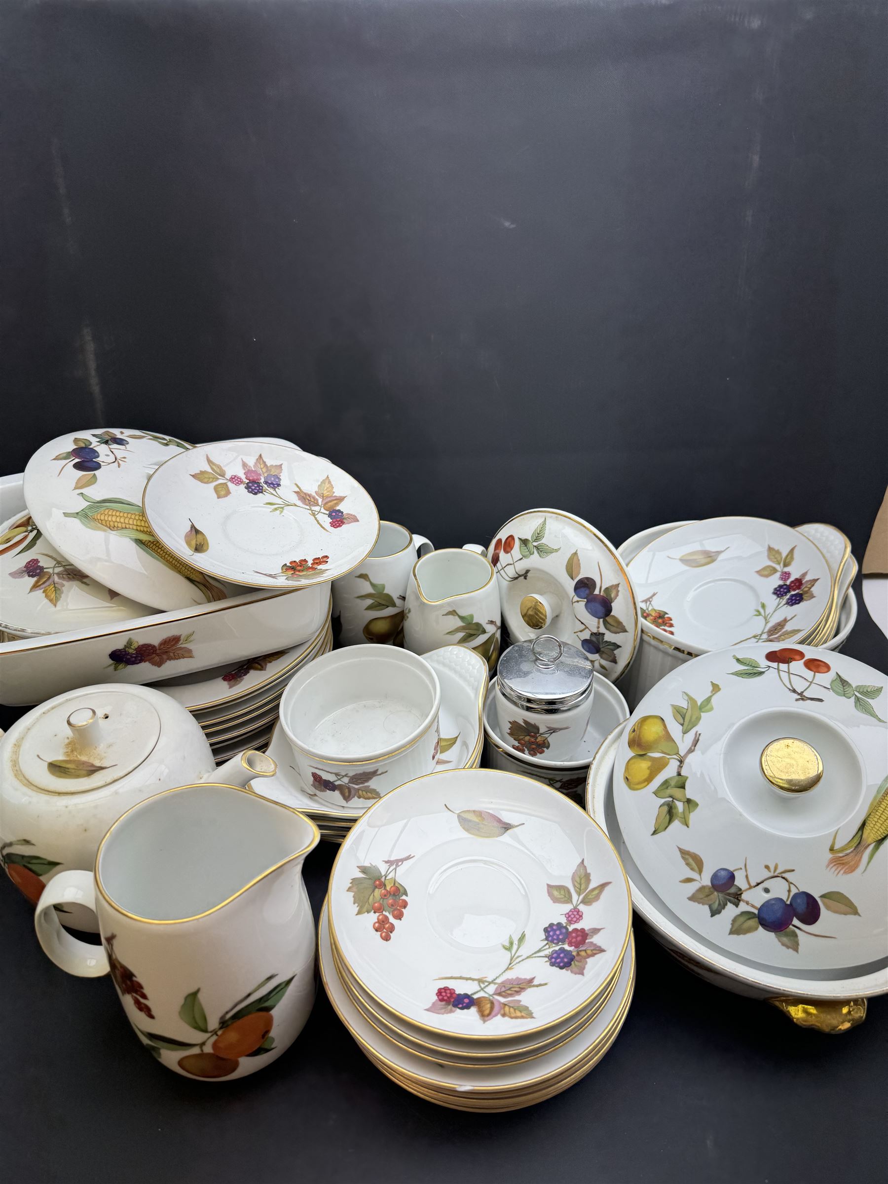 Royal Worcester Evesham pattern part tea and dinner service, including teapot, eight dinner plates, eight side plates etc 