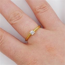 18ct gold single stone round brilliant cut diamond ring, the inside shank set with a single round brilliant cut diamond, hallmarked, diamond 0.15 carat