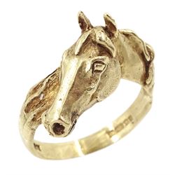 9ct gold horses head ring, London 1980