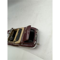 Two Franklin Mint 1:24 scale Die-casts, comprising 1961 Jaguar E-Type and model 1957 Mercedes-Benz