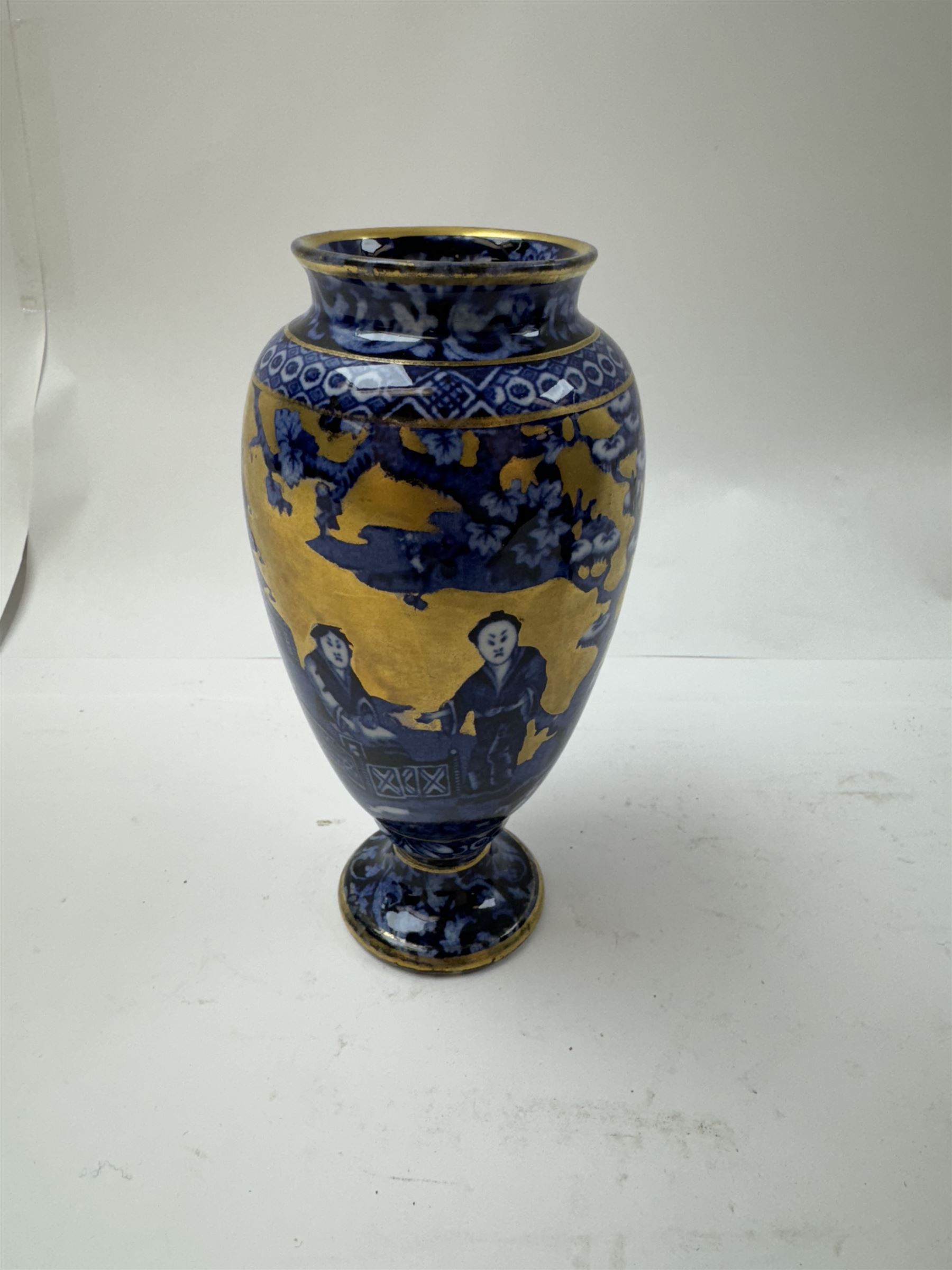 Pair of Foley blue and gilt Chinoiserie pattern vases, H17cm