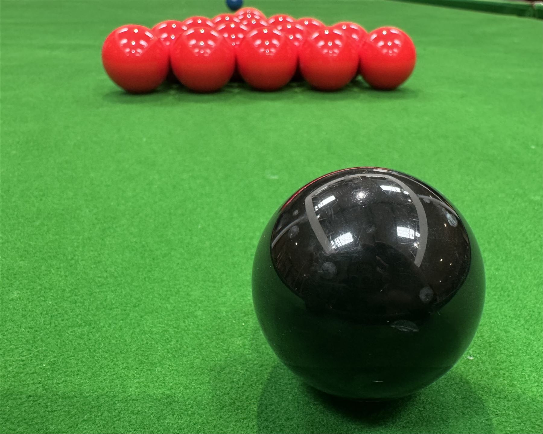 Riley - early 20th century full-sized mahogany billiards or snooker table, on eight turned baluster supports, with cue rack, scoreboard, balls and various cues 