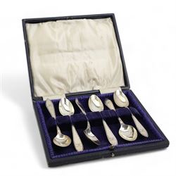 Set of six engraved silver tea spoons Birmingham 1919