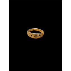 18ct gold ring, hallmarked 