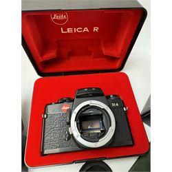 Leica R4 camera body serial no. 1582062, boxed, together with Leitz Externder-R x2 for Leica R3/4 serial no. 3326174 and other Leica accessories, including clear hard case, lens cap, right angle finder, motor winder, soft case, empty C11 box, instruction manuals and Leica handbooks