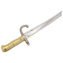 French chassepot sword bayonet for Gendarmerie artillery, the singled edged blade engraved '... culle juin 1868' with hooked quillon marked 32769, in metal scabbard, with leather frog, overall L71cm 