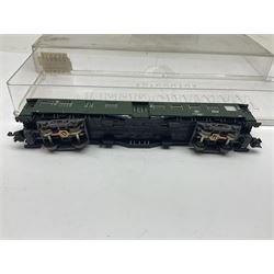 Fleischmann ‘N’ gauge ‘Piccolo’ - sixteen carriages, wagons and cars comprising nos. 8051, 8052, 8055, 8064, 8119K, 8127, 8128, 8129, 8202, 8211, 8224, 8240, 8281, 8301, 8500, 9372; along with Minitrix N503 Shock Van and 13576 6 ton Mineral Wagon; boxed and loose (18) 