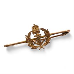 Gold Royal Naval Division brooch and a gold signet ring, both 9ct