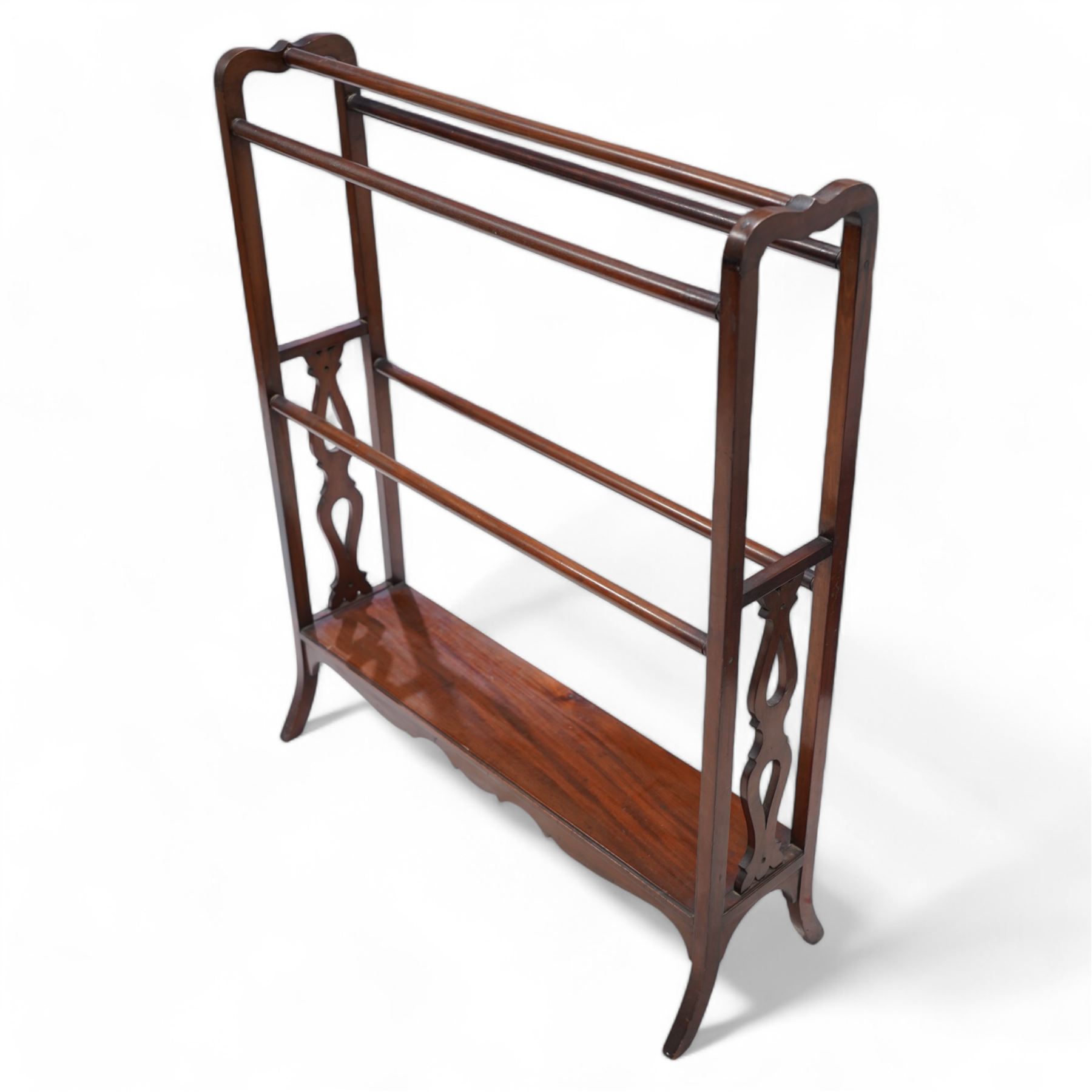 Edwardian mahogany towel rail, shaped and pierced splats and lower tier, on out splayed feet