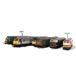 Eight Hornby '00' gauge locomotives, comprising Class 25 Bo-Bo locomotive no. D5200, Class 21 Bo-Bo locomotive no. 6130, Hymek Class Bo-Bo locomotive no. D7063, Class 21 Bo-Bo locomotive no. D6110, Class 90 no. 90037, Class 90 Frachtverbindungen DB no. 90029, Class 58 Railfreight no. 58001 and Class 60 Load Haul no. 60016, all unboxed