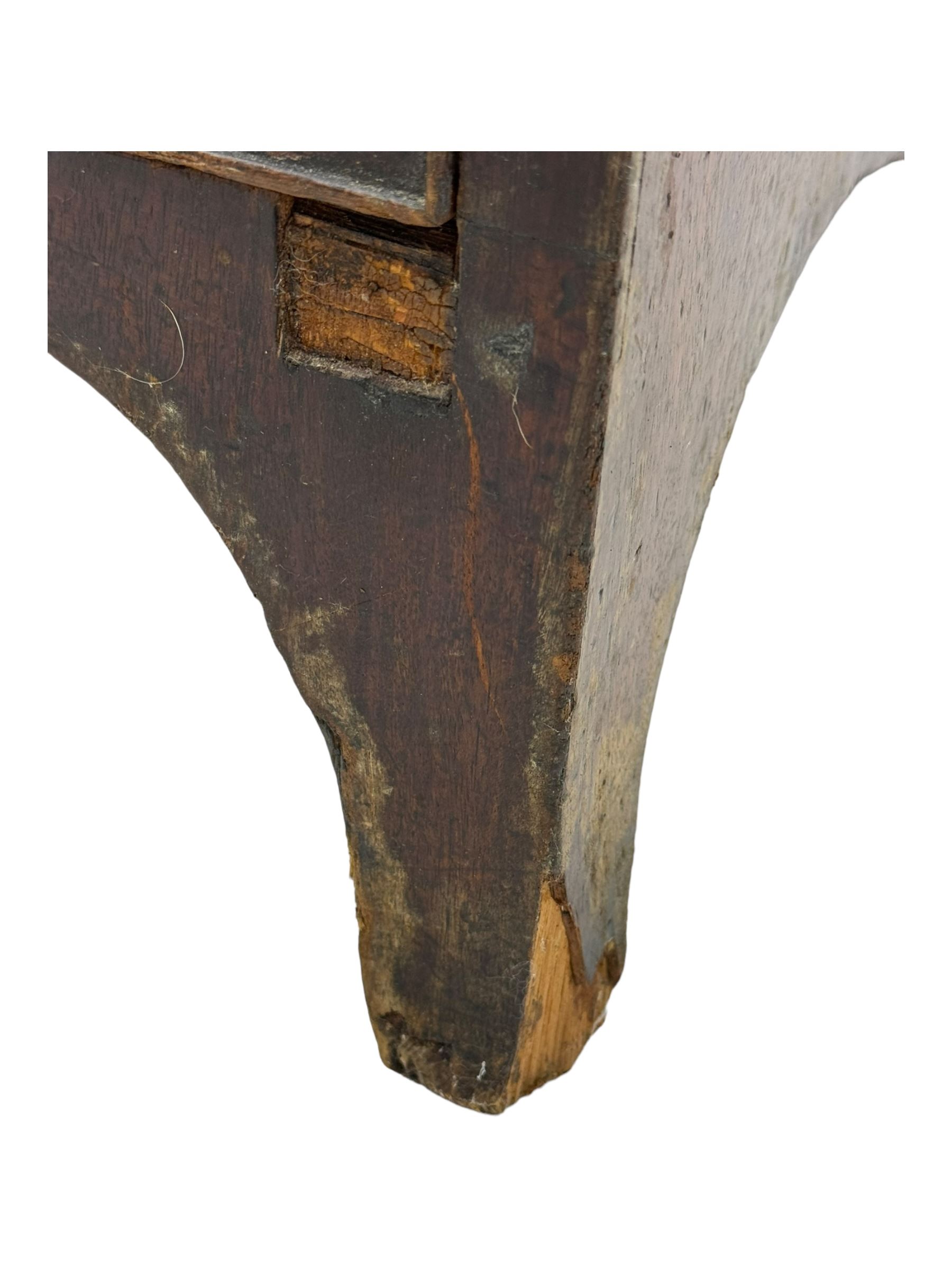 George III mahogany chest, rectangular cross banded top above two short and three long graduating cockbeaded drawers, shaped apron with splayed bracket feet