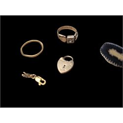 9ct gold jewellery, including two heart padlock clasps, two chains, two stone set rings, single earring and watch case, together with a 22ct gold wedding band, gold plated locket and a tortoiseshell pill box 