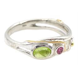 Silver and 14ct gold wire peridot and tourmaline ring, stamped 925