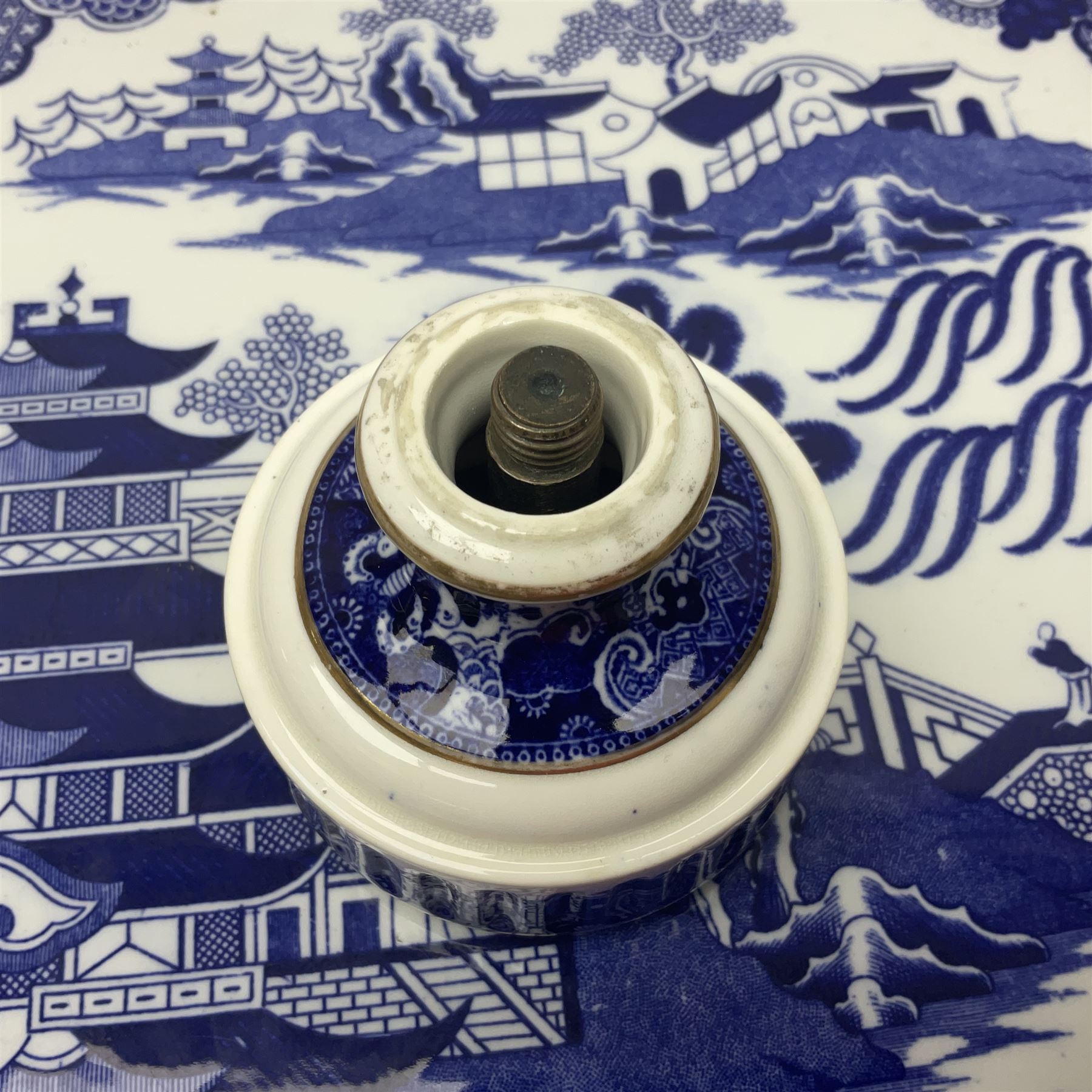 19th century Copeland blue and white printed willow pattern lazy susan,  the circular revolving tray fitted with a two handled coffee urn, D45cm