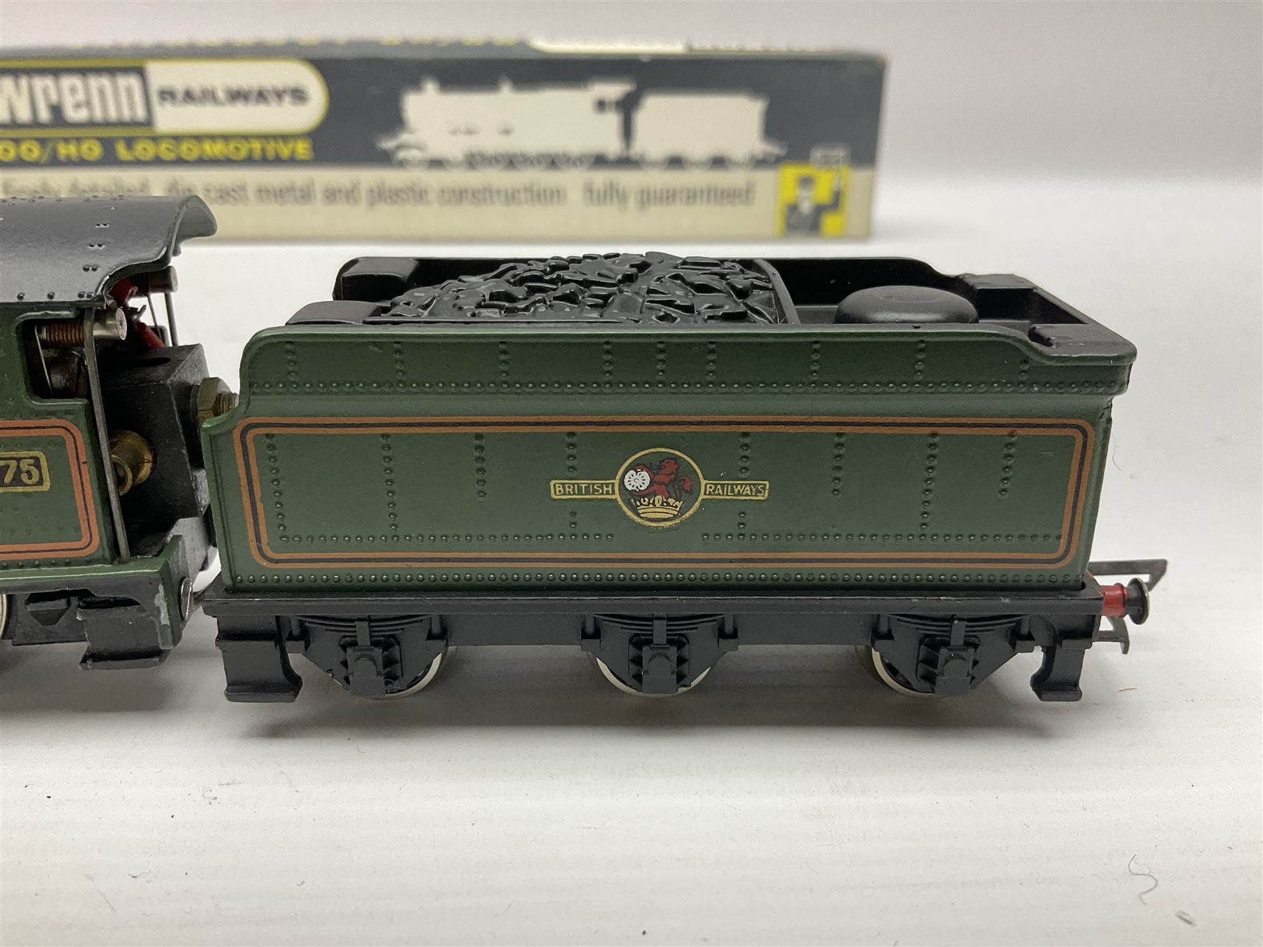 Wrenn '00' gauge - two Castle Class 4-6-0 locomotives - 'Clun Castle' No.7029 (number on buffer beam) in Great Western Green; and 'Cardiff Castle' No.4075 in BR Green; both boxed with instructions (2)