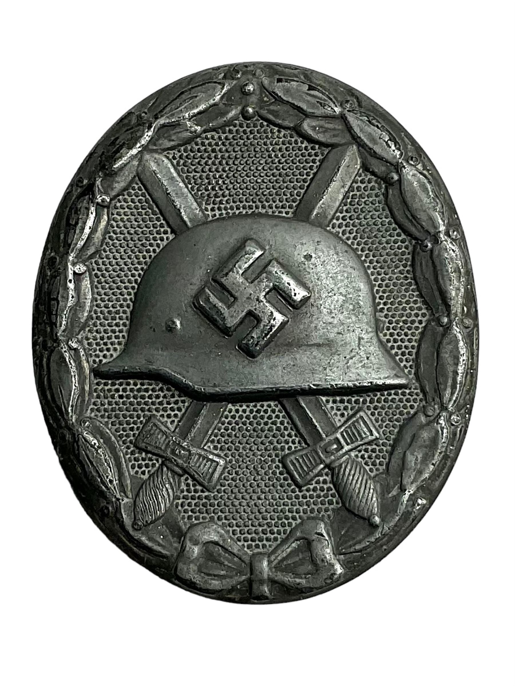 German Third Reich wound badge, marked L/21 verso 