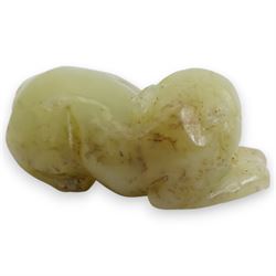 Small Chinese carved jade model of a tiger, modelled in a crouching position, 4.3cm long