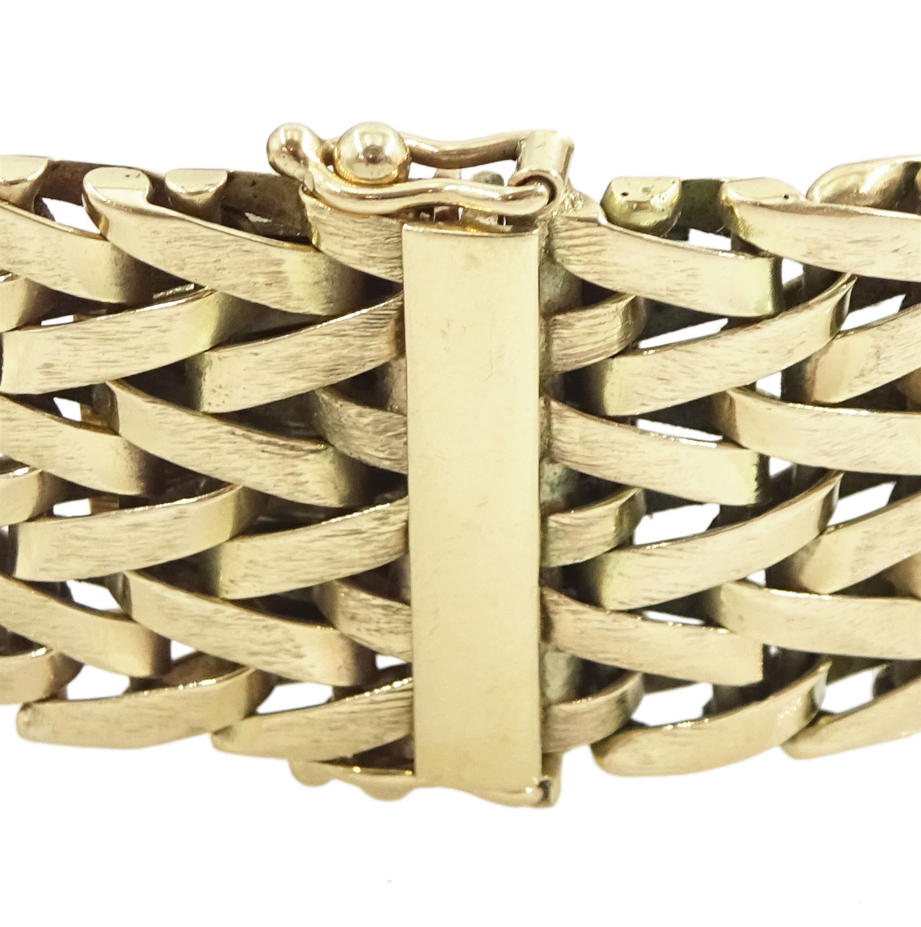 9ct gold chevron link bracelet, Birmingham 1974