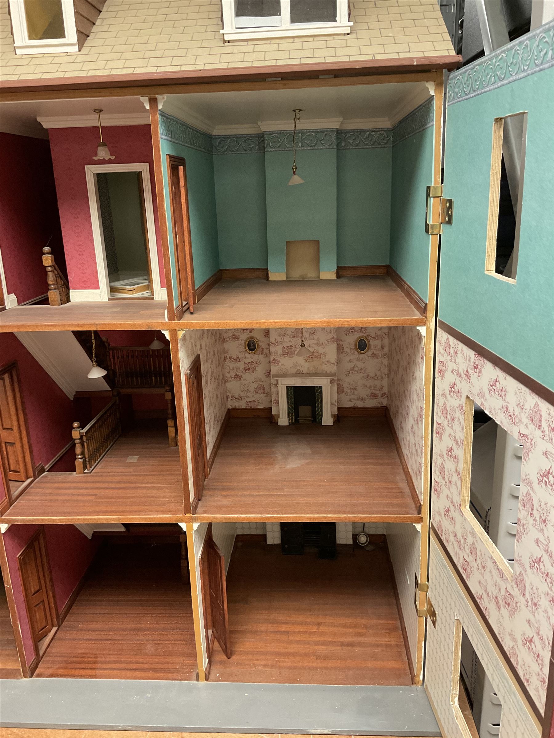 Victorian-style four storey dolls house with quantity of dolls house furniture H107cm, W86cm, D38cm 