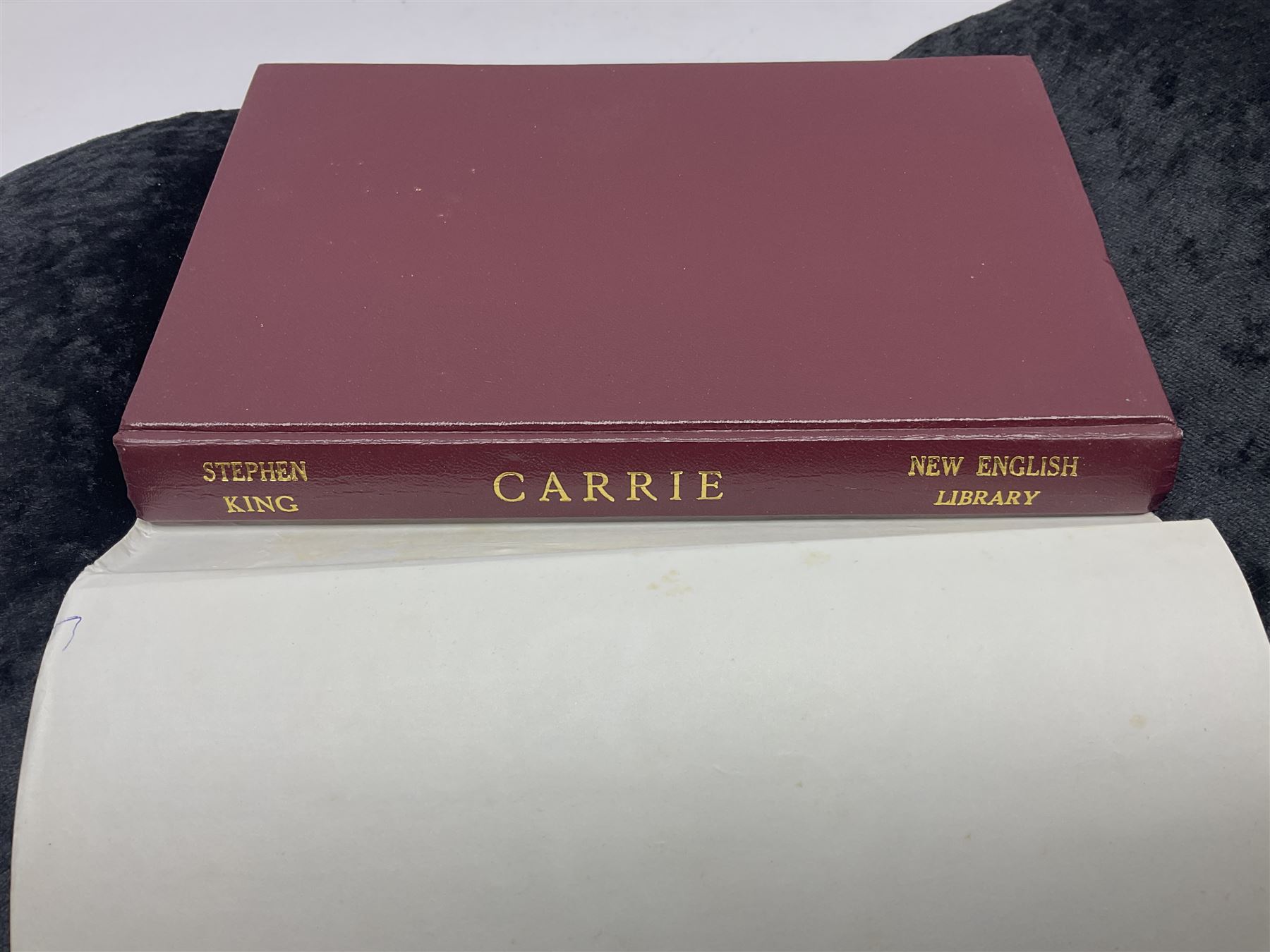 Stephen King; Carrie, Doubleday & Company, New York 1974 and Carrie, New English Library, Kent 1974 