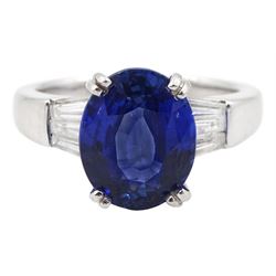 18ct white gold single stone oval cut sapphire ring, with tapered baguette diamond shoulde...