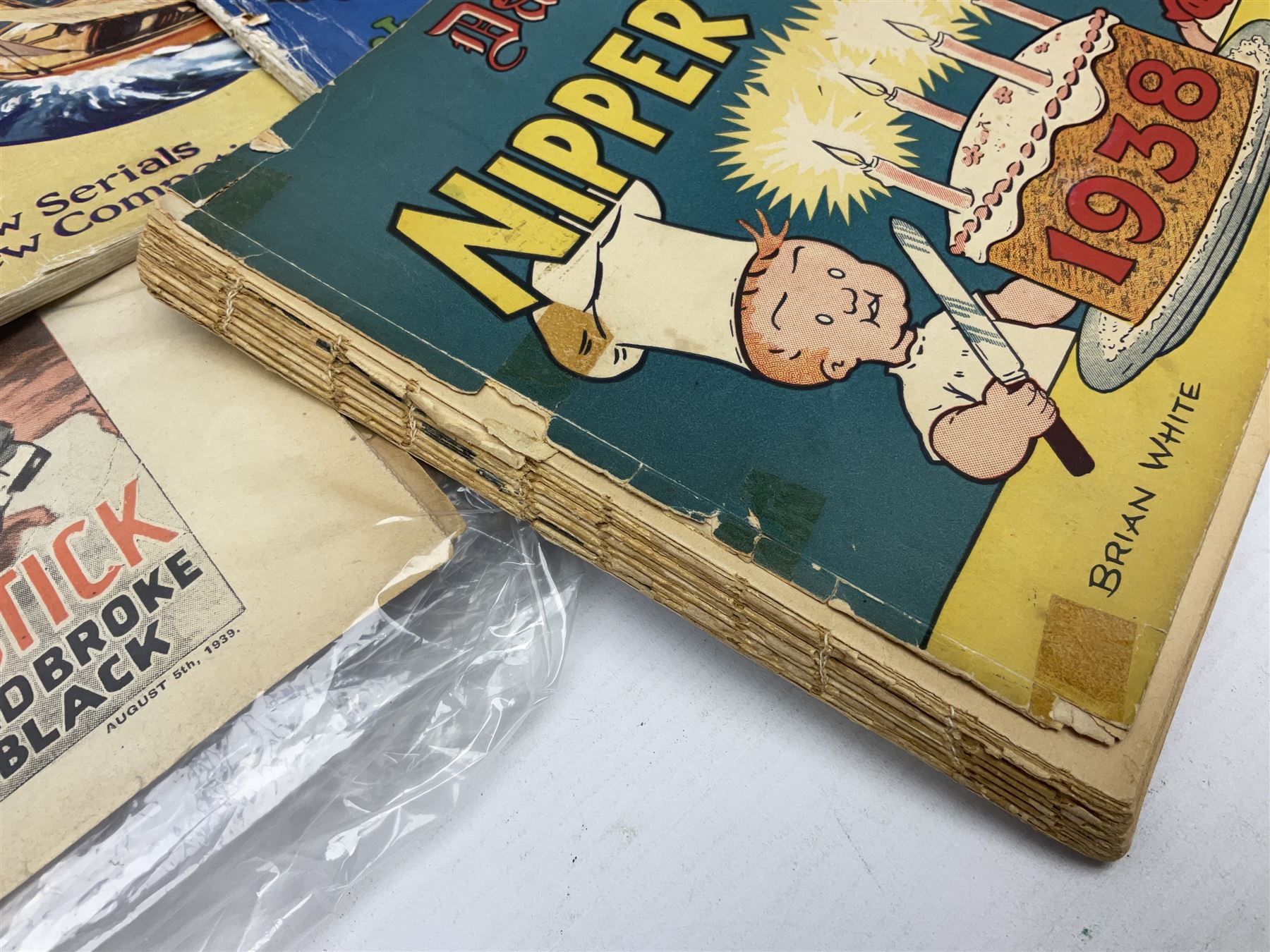 Two Daily Mail Nipper Annuals 1938 and 1939, together with five Little Folks magazines and eight Thriller magazines 