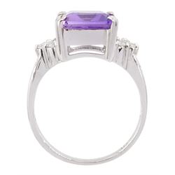 9ct white gold emerald cut amethyst and white topaz ring, hallmarked, amethyst approx 3.30 carat