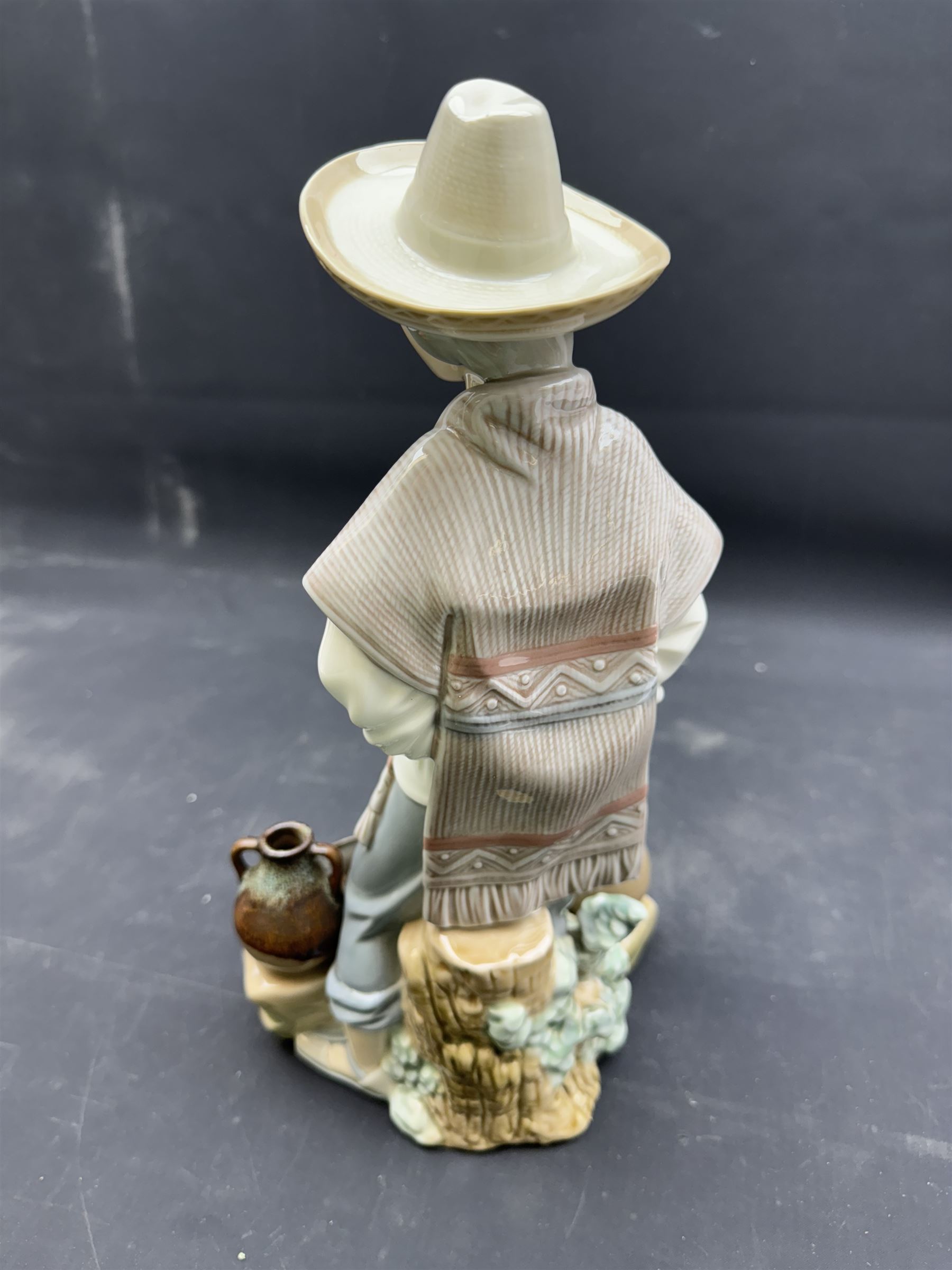 Lladro figure, Mexican pot seller no5080, H30cm