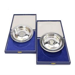 Pair of modern silver Queen Elizabeth II Silver Wedding Anniversary commemorative dishes, ...